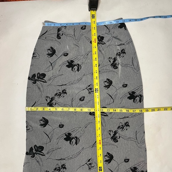 Floral Print Maxi Skirt - Gray and Black - Picture 4 of 5